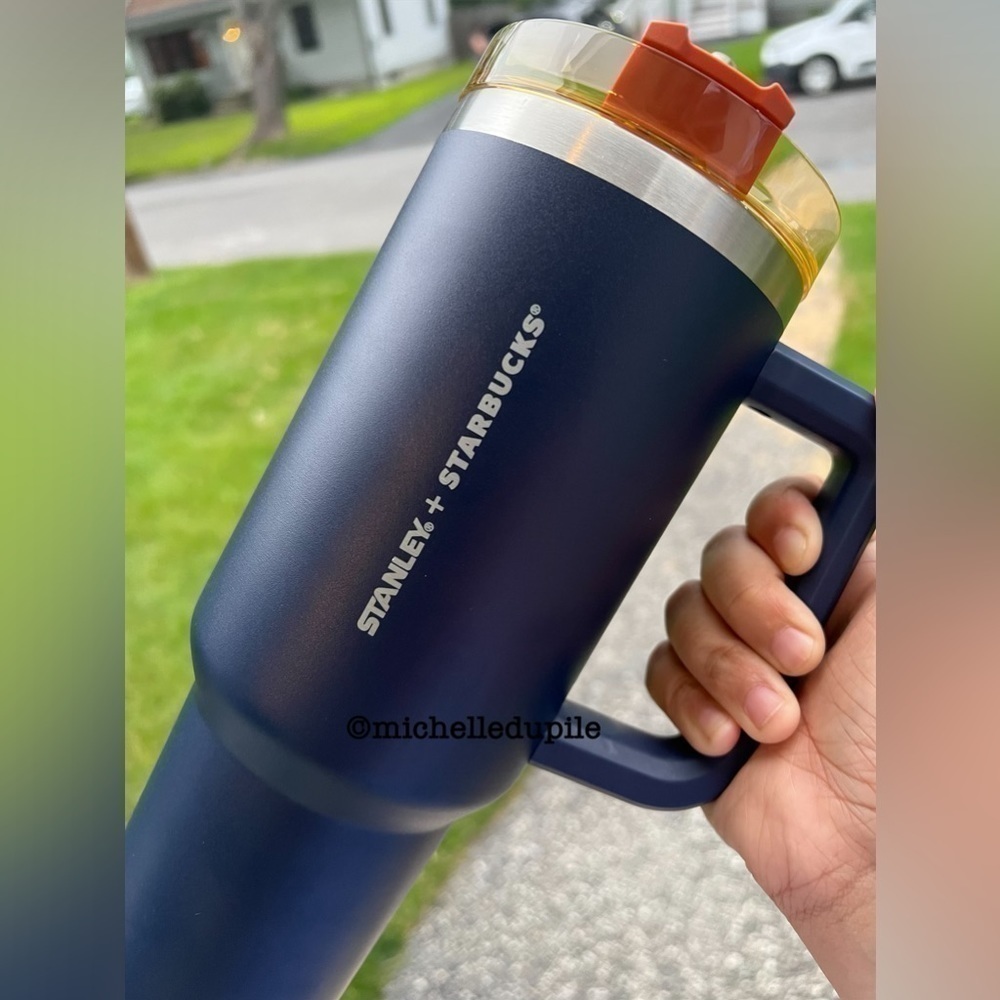 STANLEY x Starbucks navy exclusive PHILIPPINES RELEASE - Picture 3 of 17